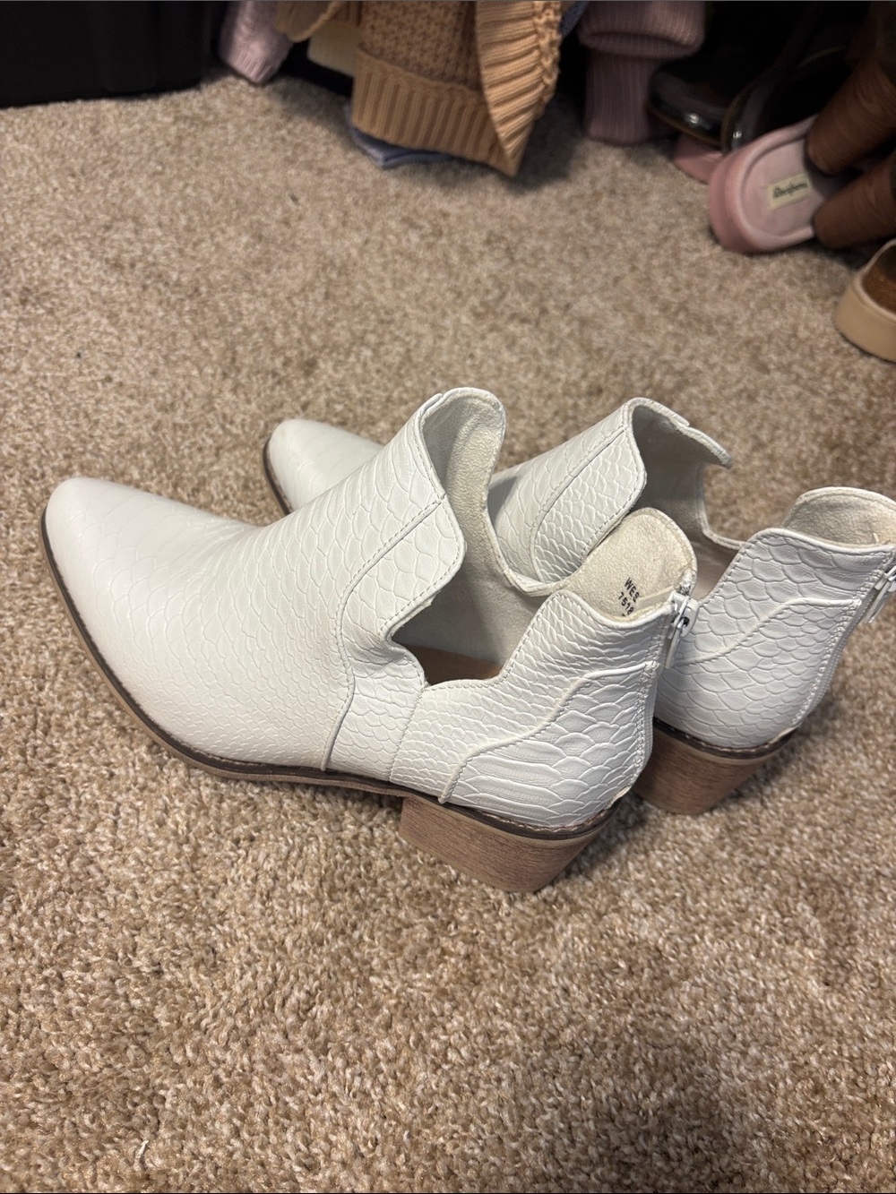 Pierre Dumas White Textured Ankle Booties